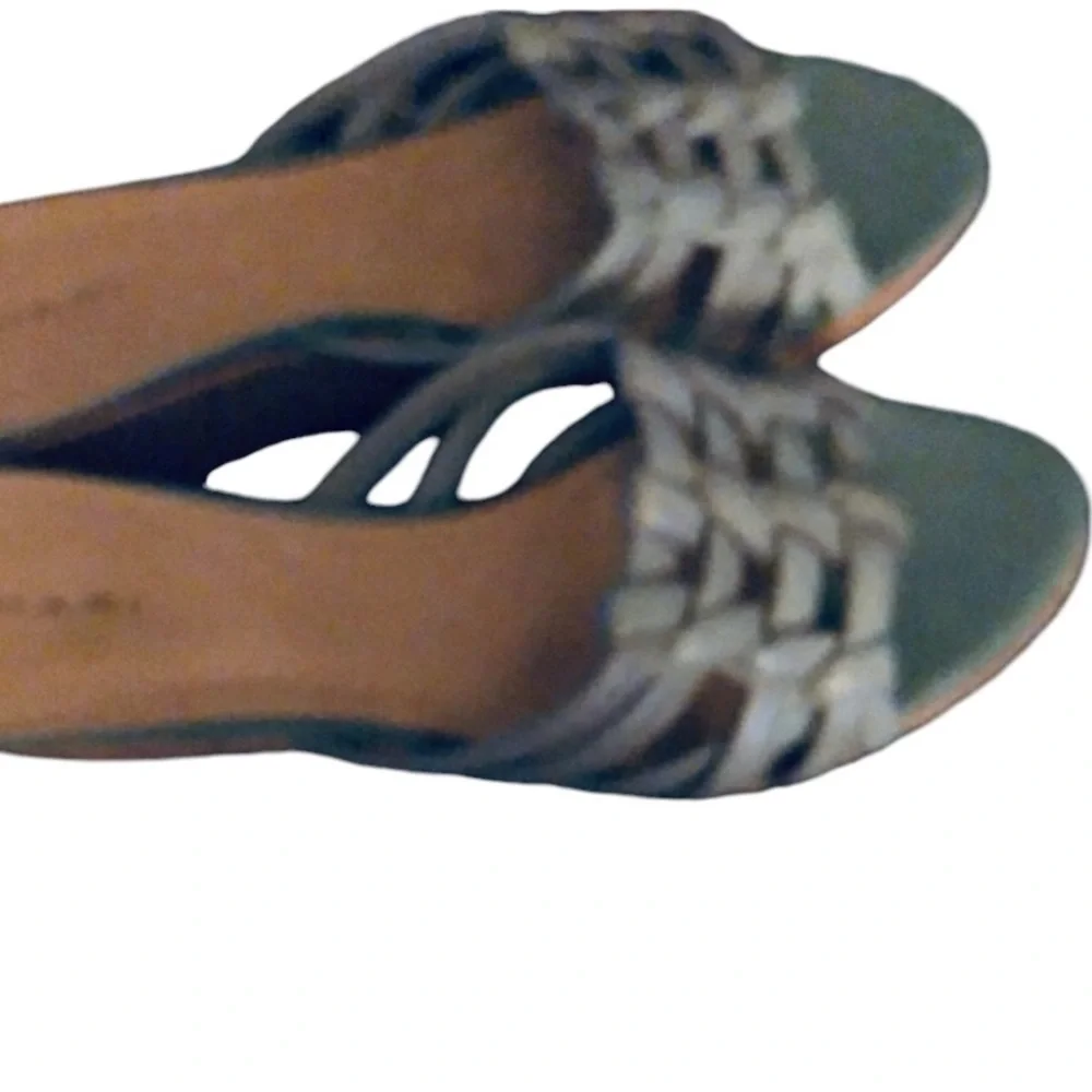 Tahari size 10 light aqua blue leather  open toe platform wedge NIB